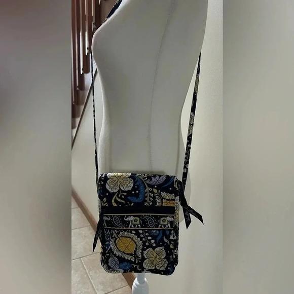 RETIRED Vera Bradley | Ellie Blue pattern crossbody handbag. - Picture 11 of 15